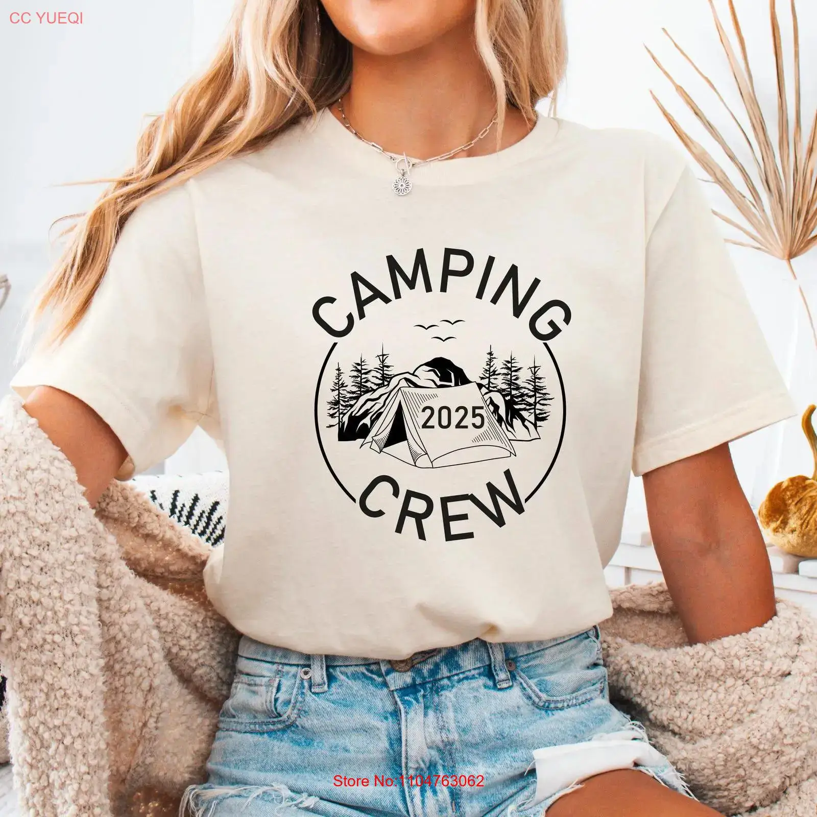Outdoor Adventure Group - เสื้อยืด Camping Crew 2025 สำหรับครอบครัว ทริปแคมป์ปิ้งกลางแจ้ง